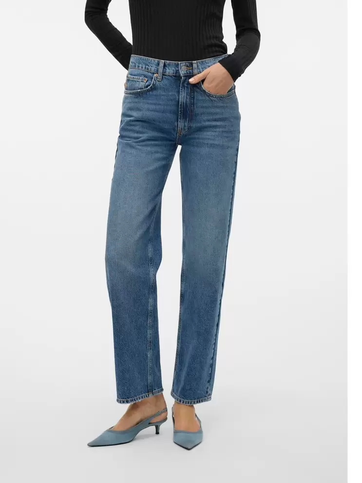 VMVALERIE Mid Rise Locker geschnitten Jeans für 69,9 CHF in Vero Moda