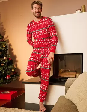 Pyjama Set aus Langarmshirt und Hose- Christmas - rot für 24,95 CHF in Takko Fashion